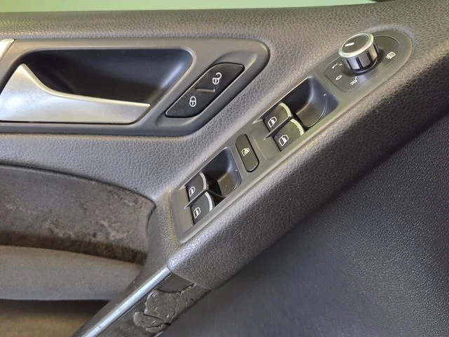 Used 2014 White Volkswagen Wolfsburg Edition image 31