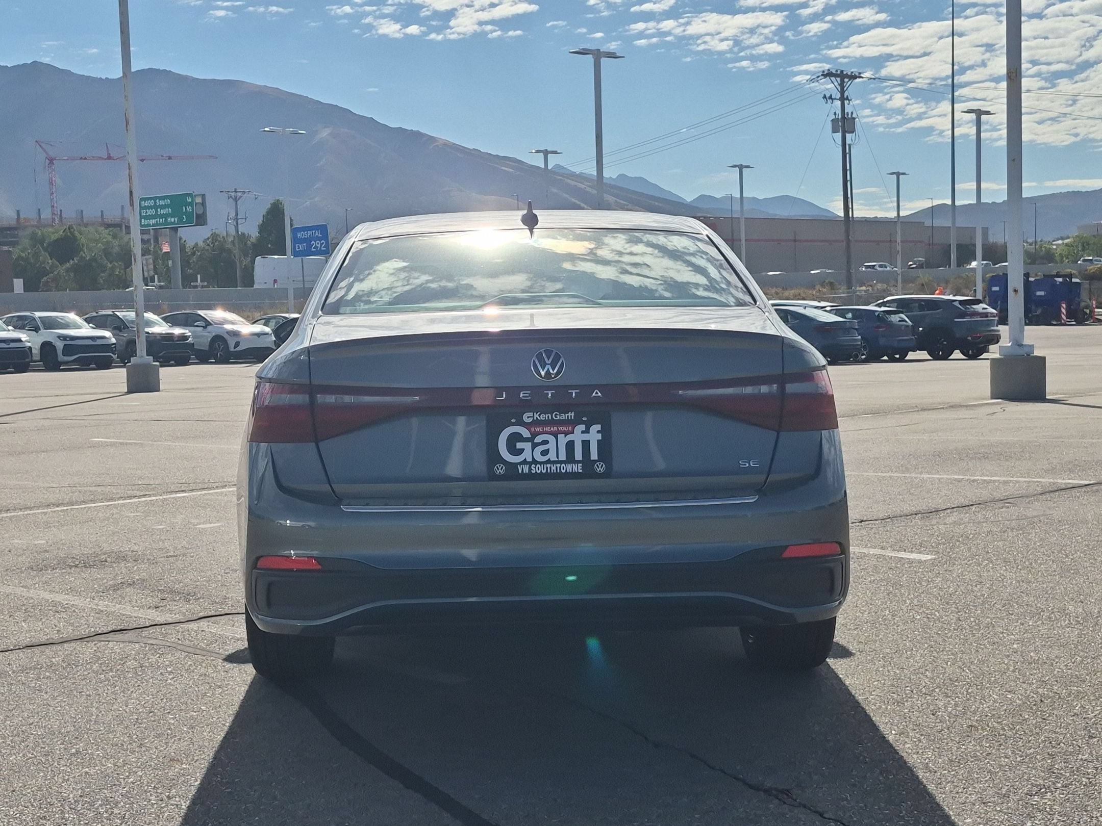 New 2027 Platinum Gray Metallic Volkswagen SE image 4