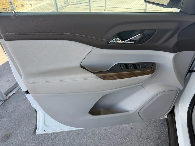 Used 2022 Summit White GMC SLE image 18