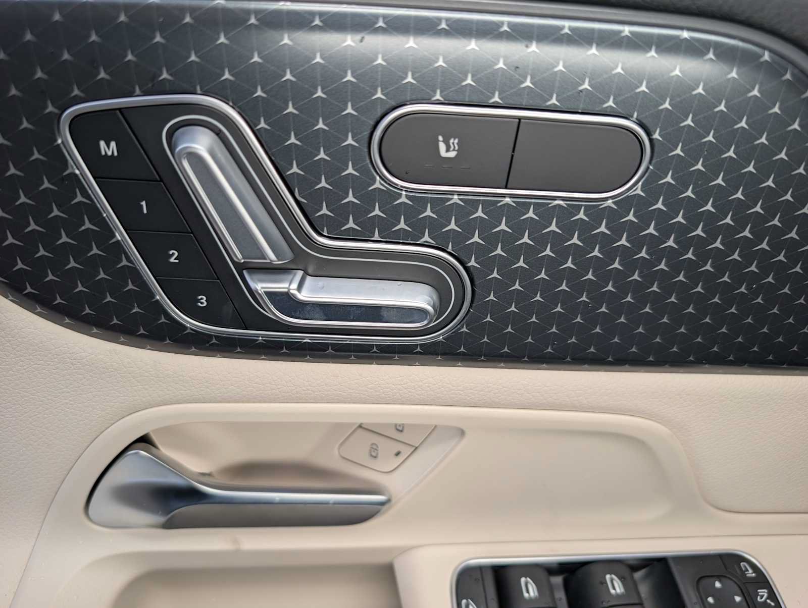 New 2026 Mountain Grey Metallic Mercedes-Benz GLB 250 image 31