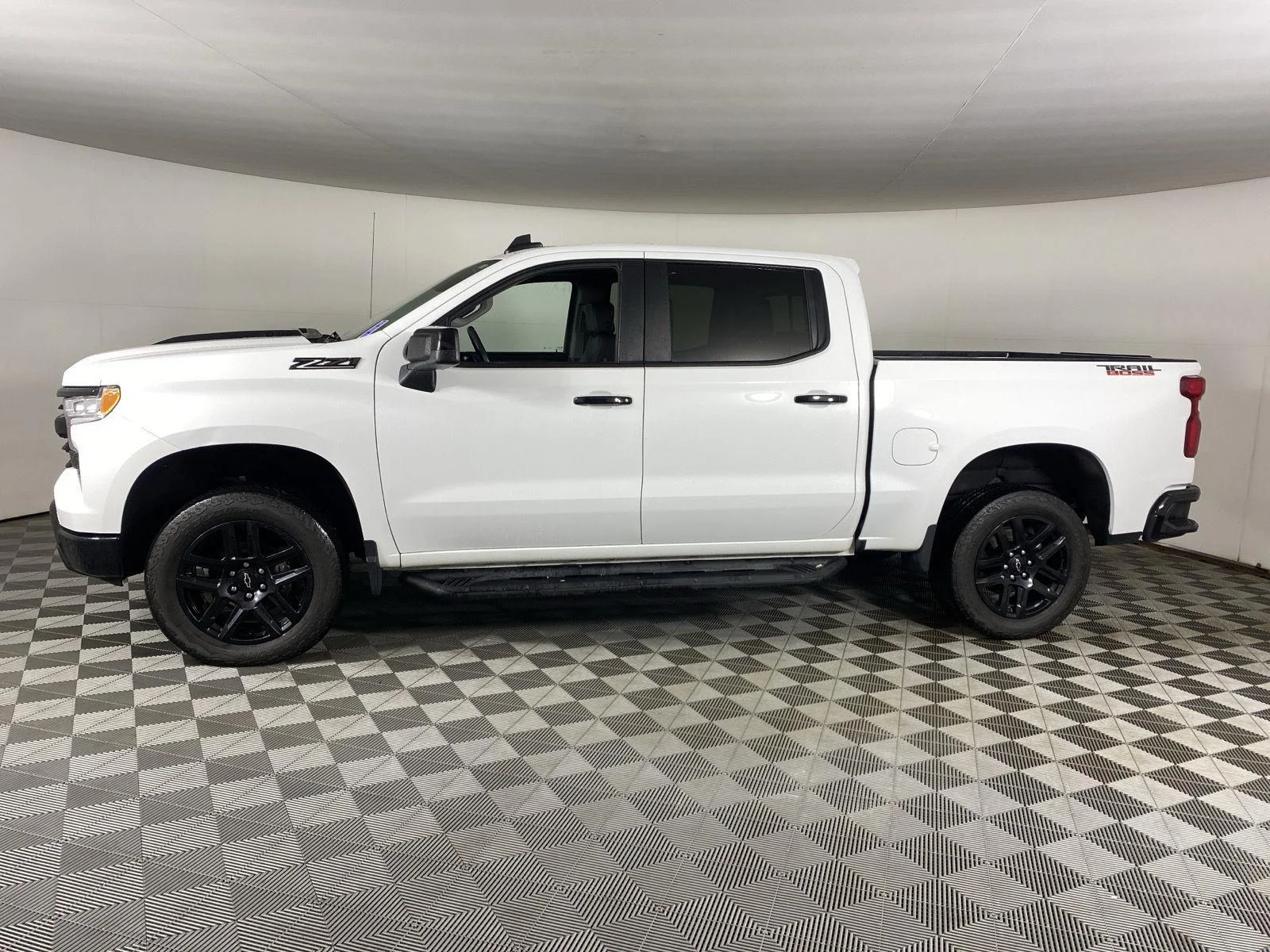 Used 2025 Summit White Chevrolet LT Trail Boss image 4