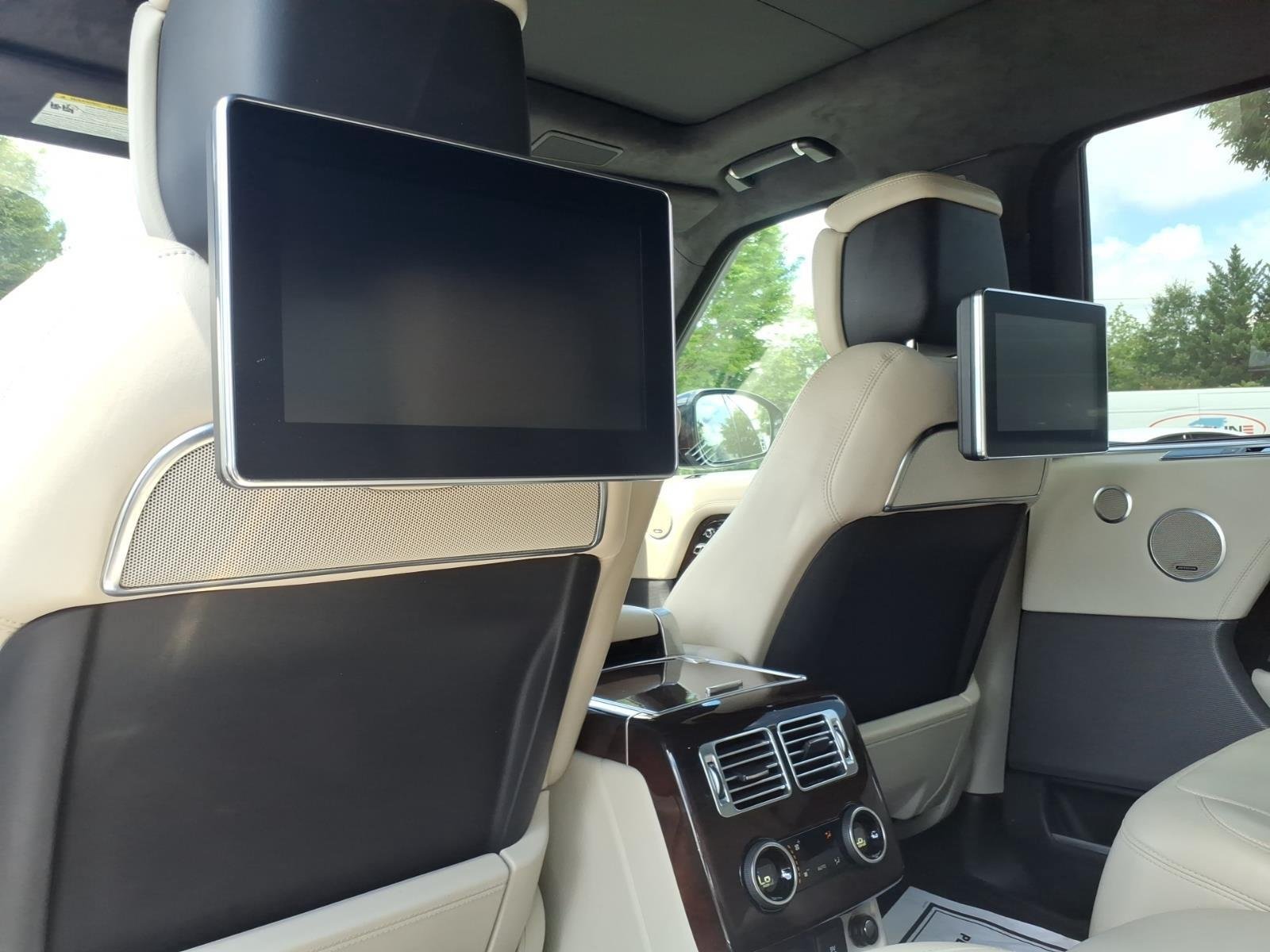 Used 2020 Santorini Black Metallic Land Rover Autobiography image 21