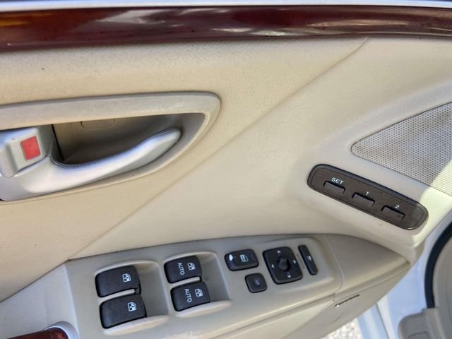 Used 2008 White Hyundai Limited image 12