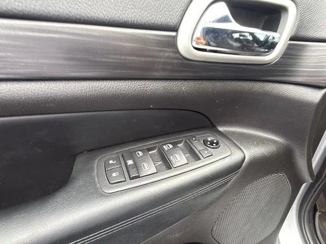 Certified Used 2020 Silver Jeep Altitude image 19