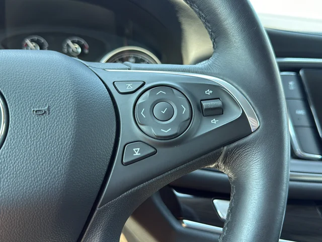 Used 2020 Red Buick Essence image 17