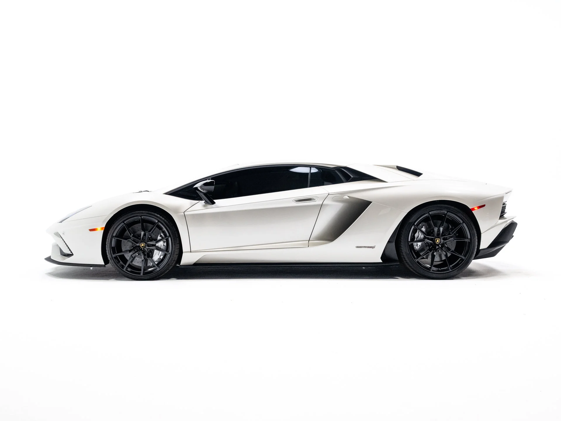 Used 2018 Bianco Isis Lamborghini  image 2