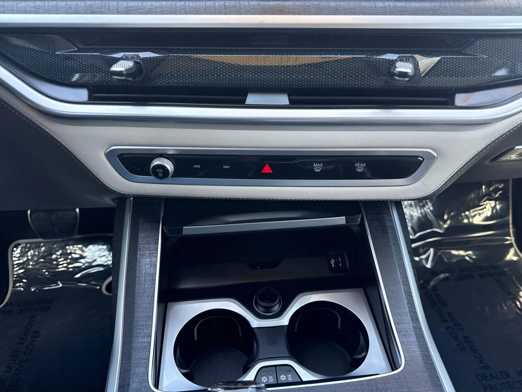 Used 2025 Blue BMW ALPINA XB7 image 29