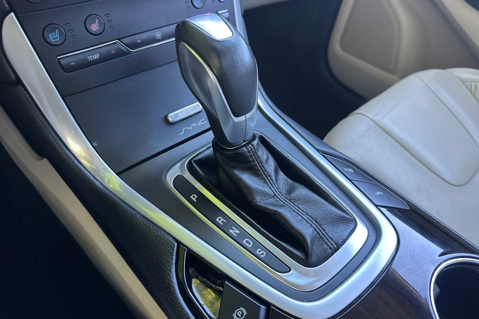 Used 2015 White Ford Titanium image 21