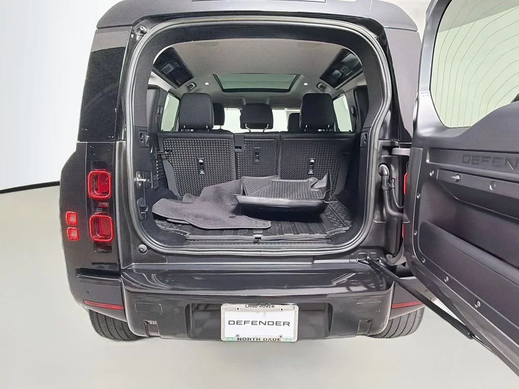Used 2023 Gray Land Rover SE image 28