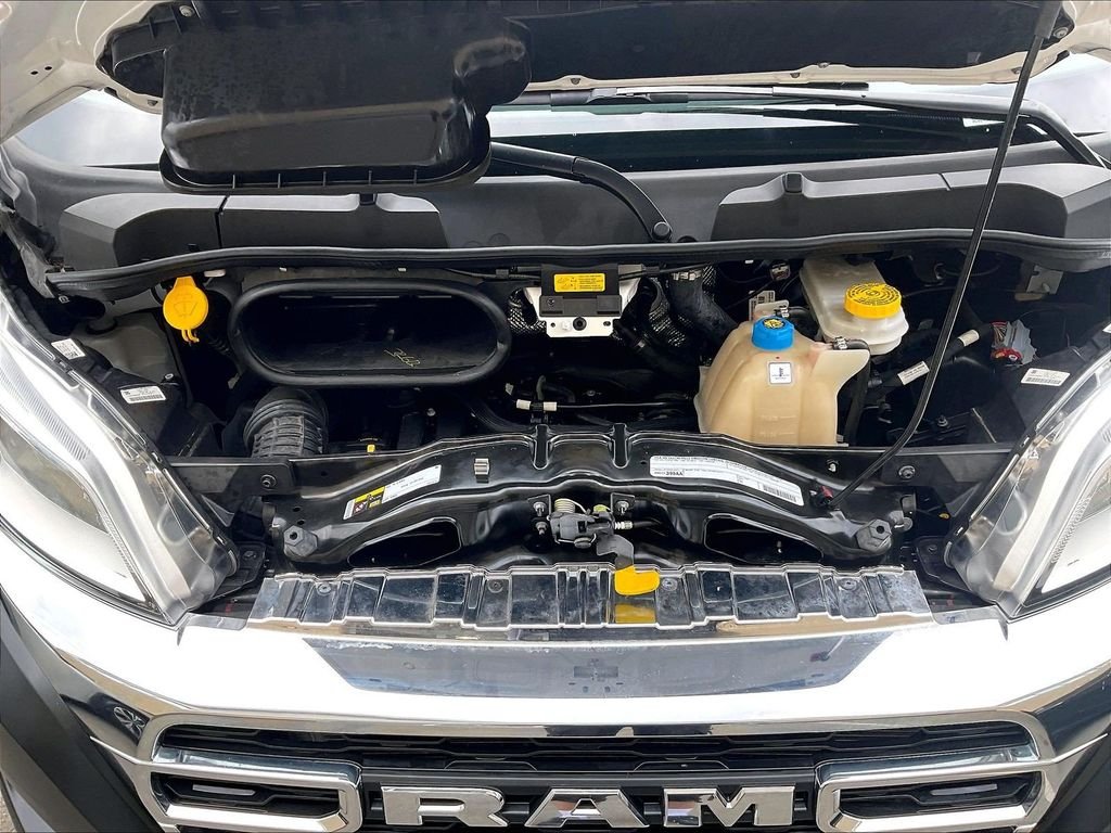 Used 2025 White Ram Base image 28