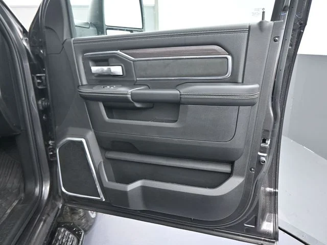 New 2026 Granite Crystal Metallic Clear-Coat Exterior Paint RAM Laramie image 22