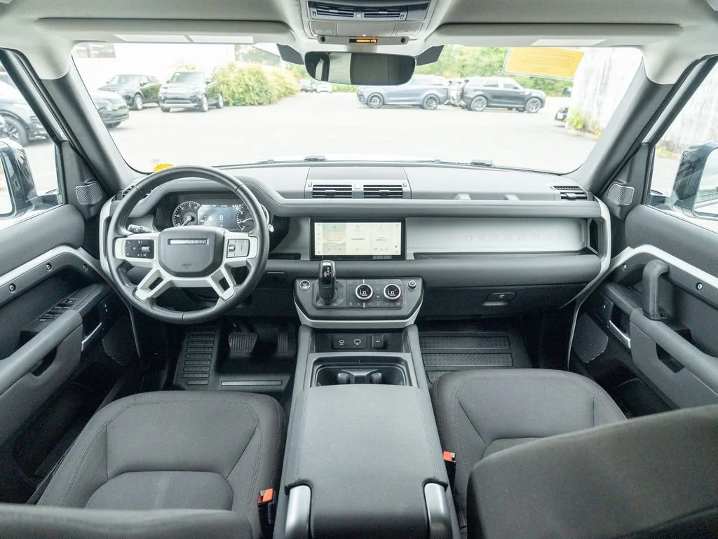 Used 2023 White Land Rover Standard image 17