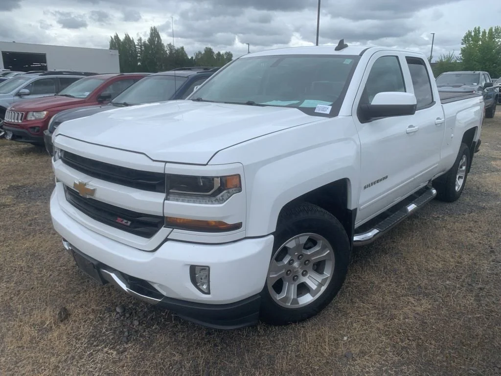 Used 2018 SUMMIT WHITE Chevrolet LT image 1