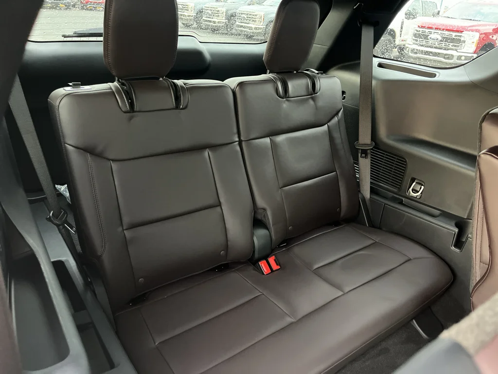 New 2026 Star White Metallic Tri-Coat Ford Platinum™ image 16