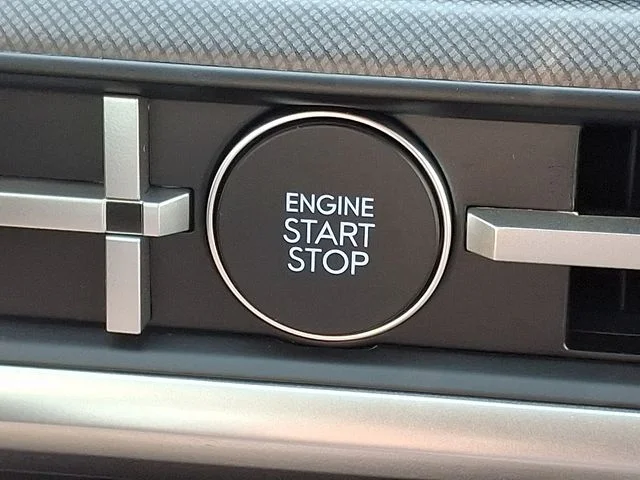 New 2027 White Hyundai SEL image 17