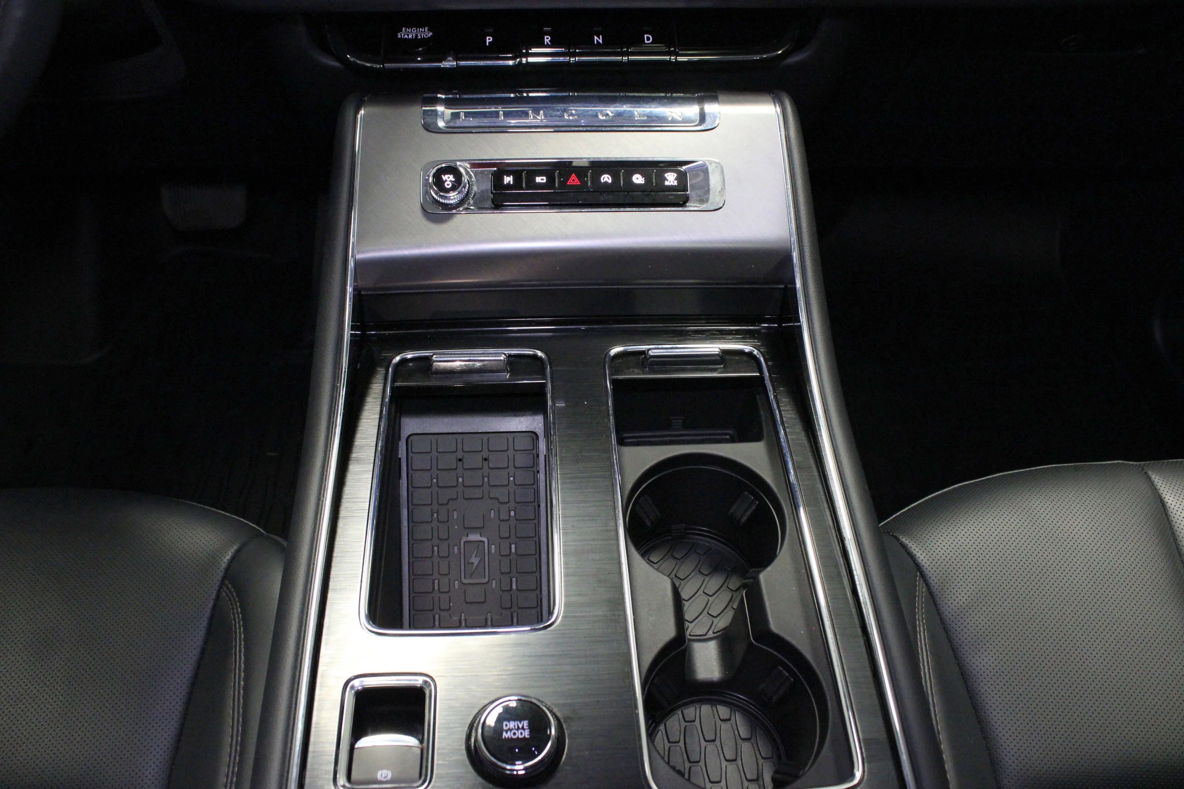 Used 2025 White Metallic Lincoln Premiere image 23