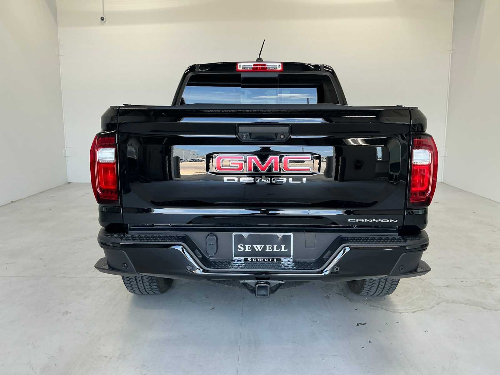 Used 2025 Onyx Black GMC 4WD Denali image 7
