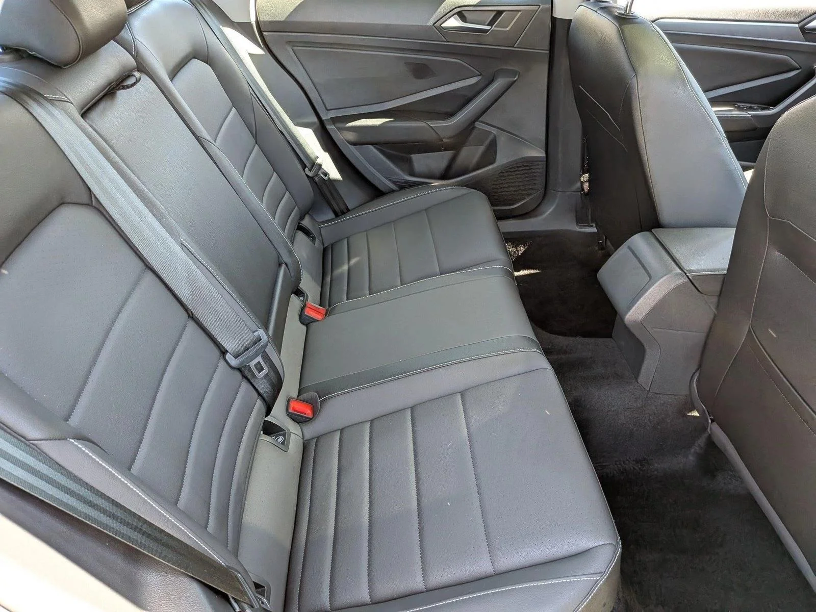 Used 2024 Silver/Gray Volkswagen SE image 19