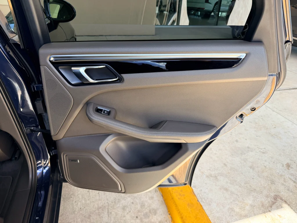 Used 2019 Night Blue Metallic Porsche Base image 27