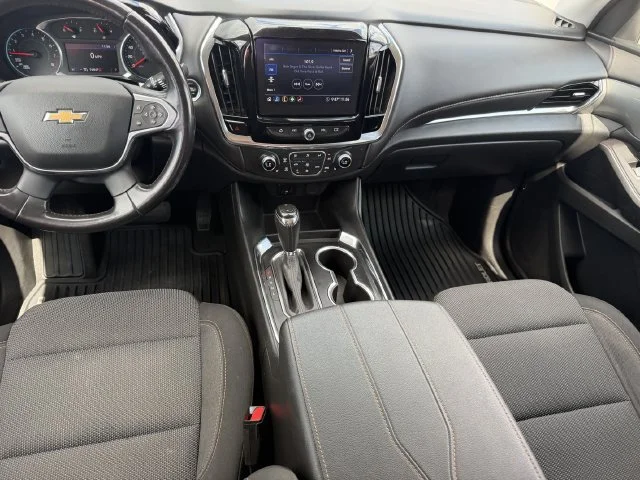 Used 2020 SILVER ICE METALLIC Chevrolet LT Cloth image 17