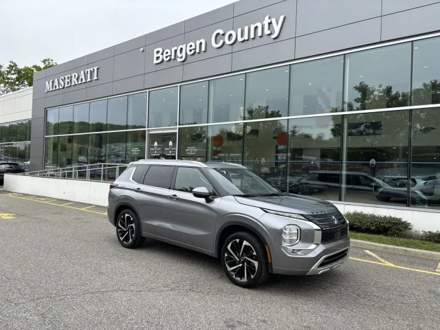 2022 Mitsubishi Outlander SEL S-AWC's photo