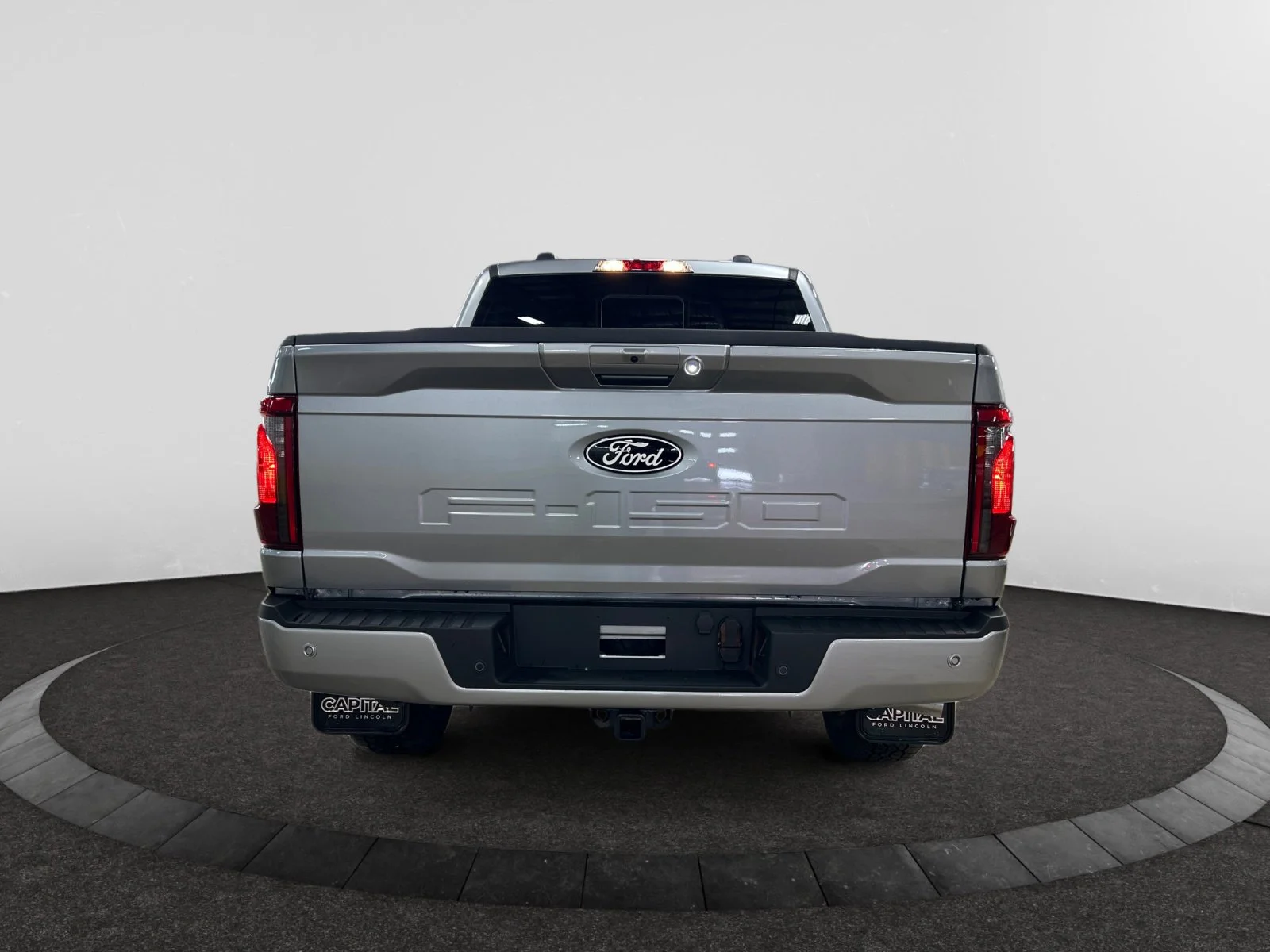 New 2026 Iconic Silver Metallic Ford XLT image 4