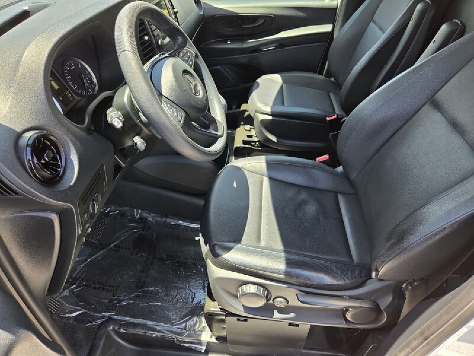 Used 2022 Arctic White Mercedes-Benz Metris image 13
