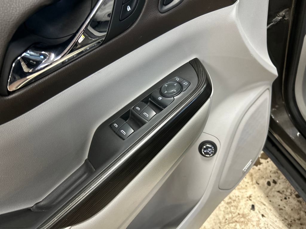 Used 2019 SMOKEY QUARTZ METALLIC GMC SLT image 16