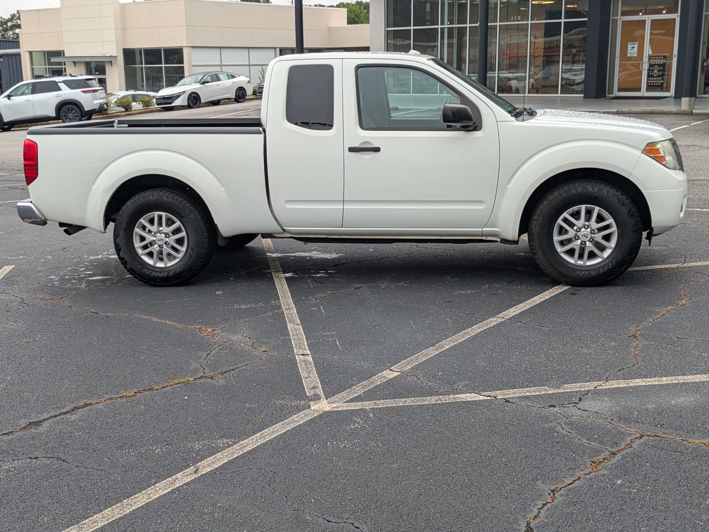 Used 2015 White Nissan SV image 2