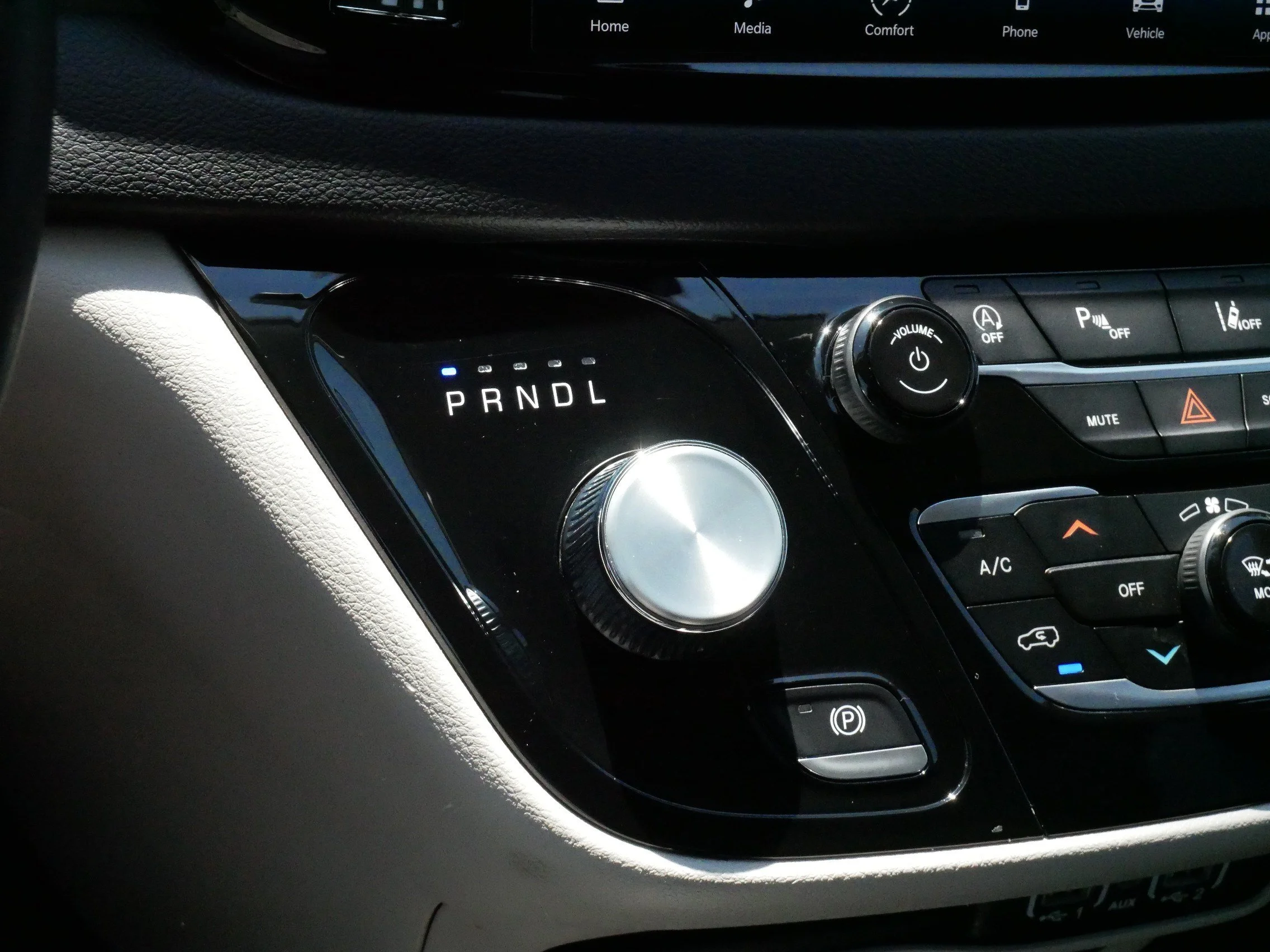 Used 2024 Silver Mist Clearcoat Chrysler Touring L image 24
