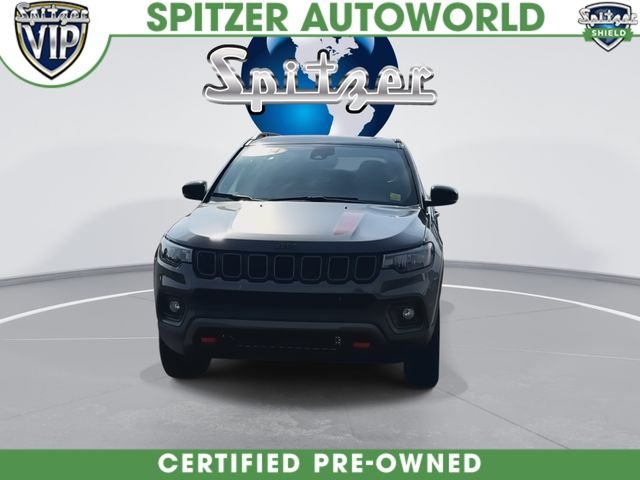Used 2024 Silver Jeep Trailhawk image 3