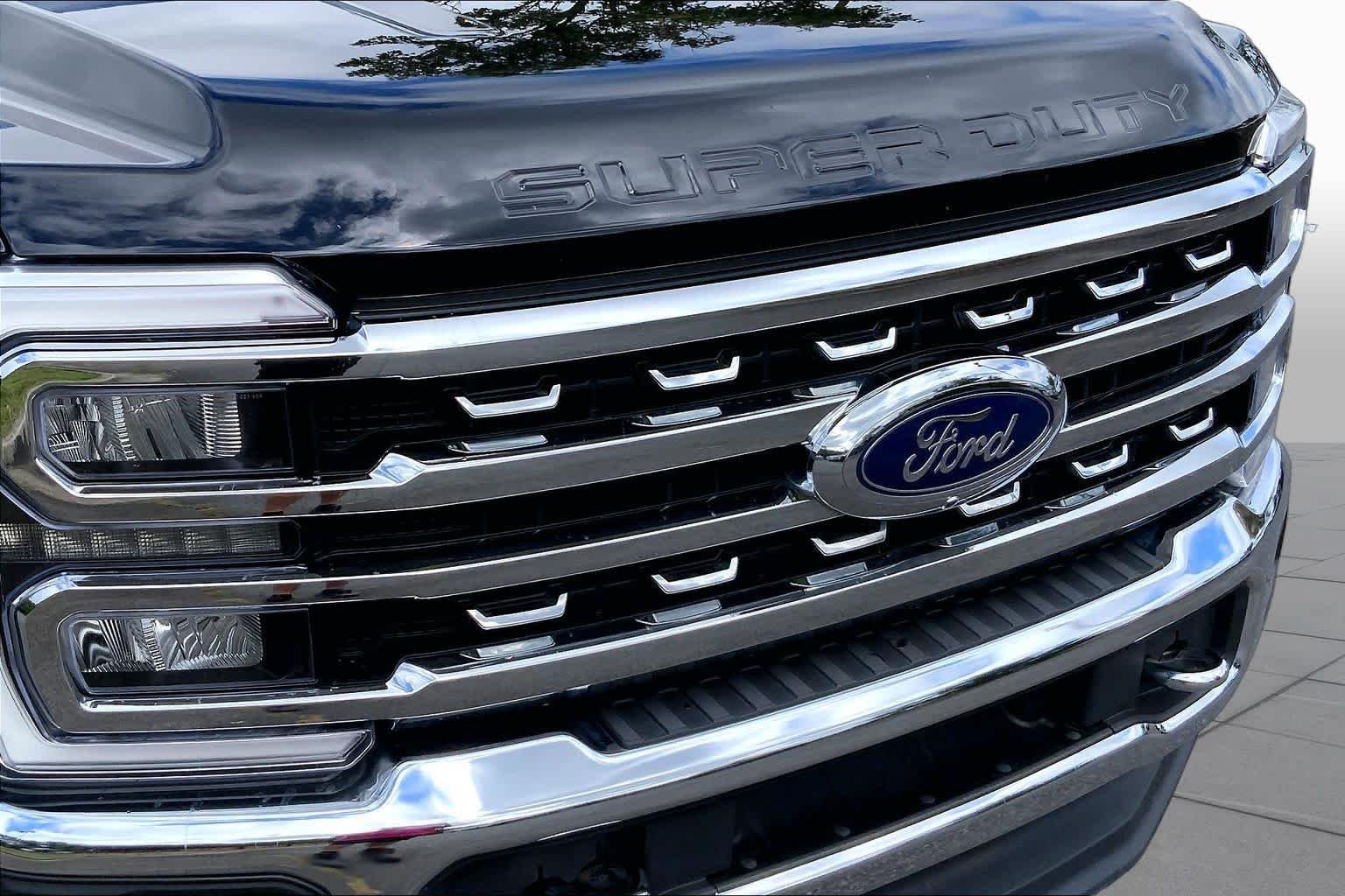 Used 2024 Agate Black Ford LARIAT image 29
