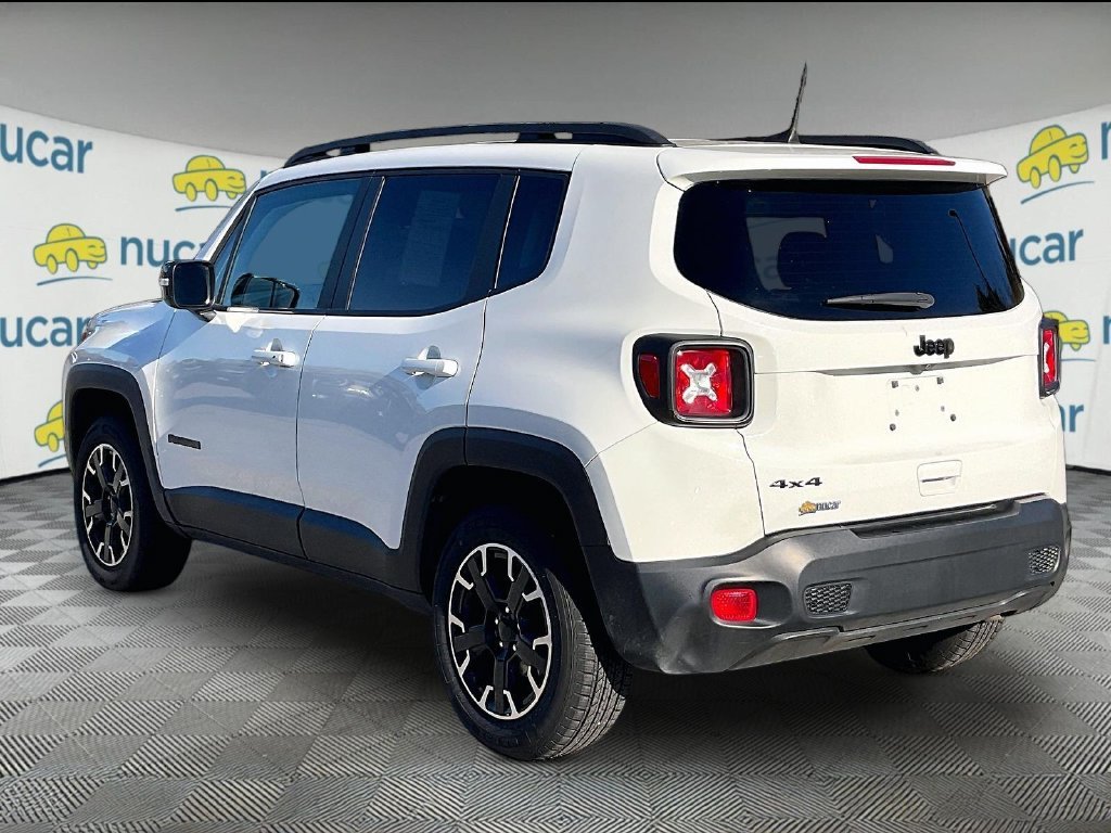 Used 2023 Alpine White Clearcoat Jeep Latitude image 4
