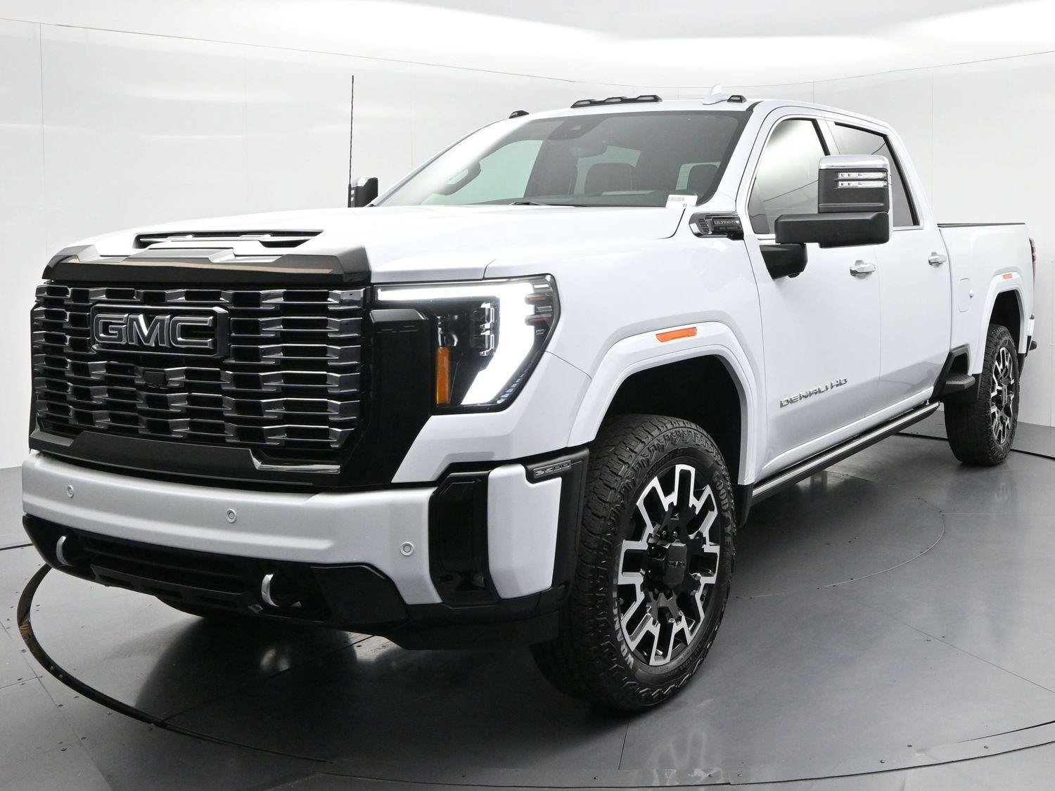 Used 2026 Glacier White Tricoat GMC Denali Ultimate image 3
