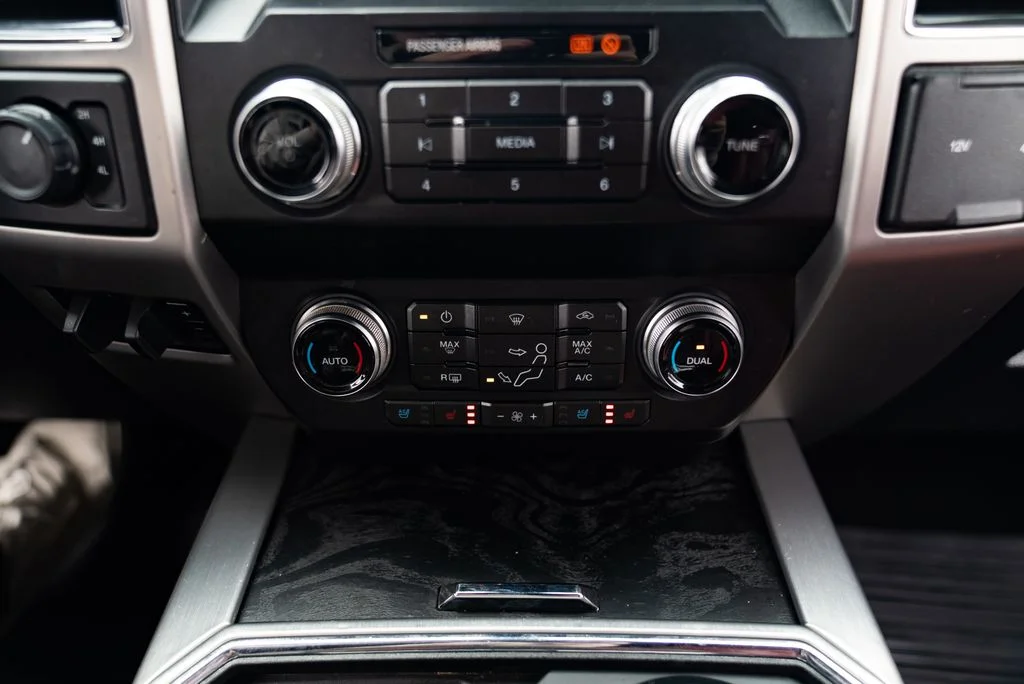 Used 2019 White Ford Platinum image 16