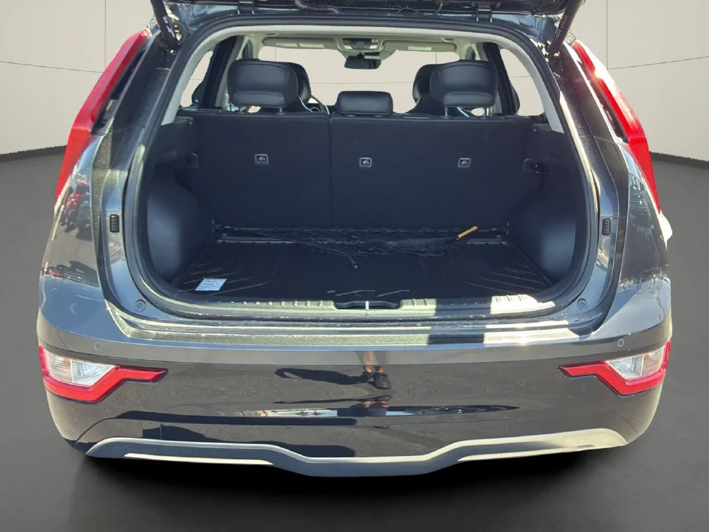 Used 2023 Gray Kia Wind image 10