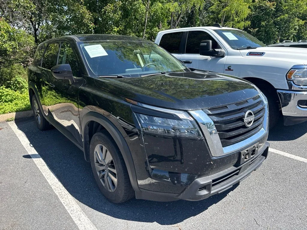 2024 Nissan Pathfinder S 4WD's photo