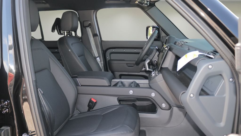 New 2026 Santorini Black Land Rover S image 17