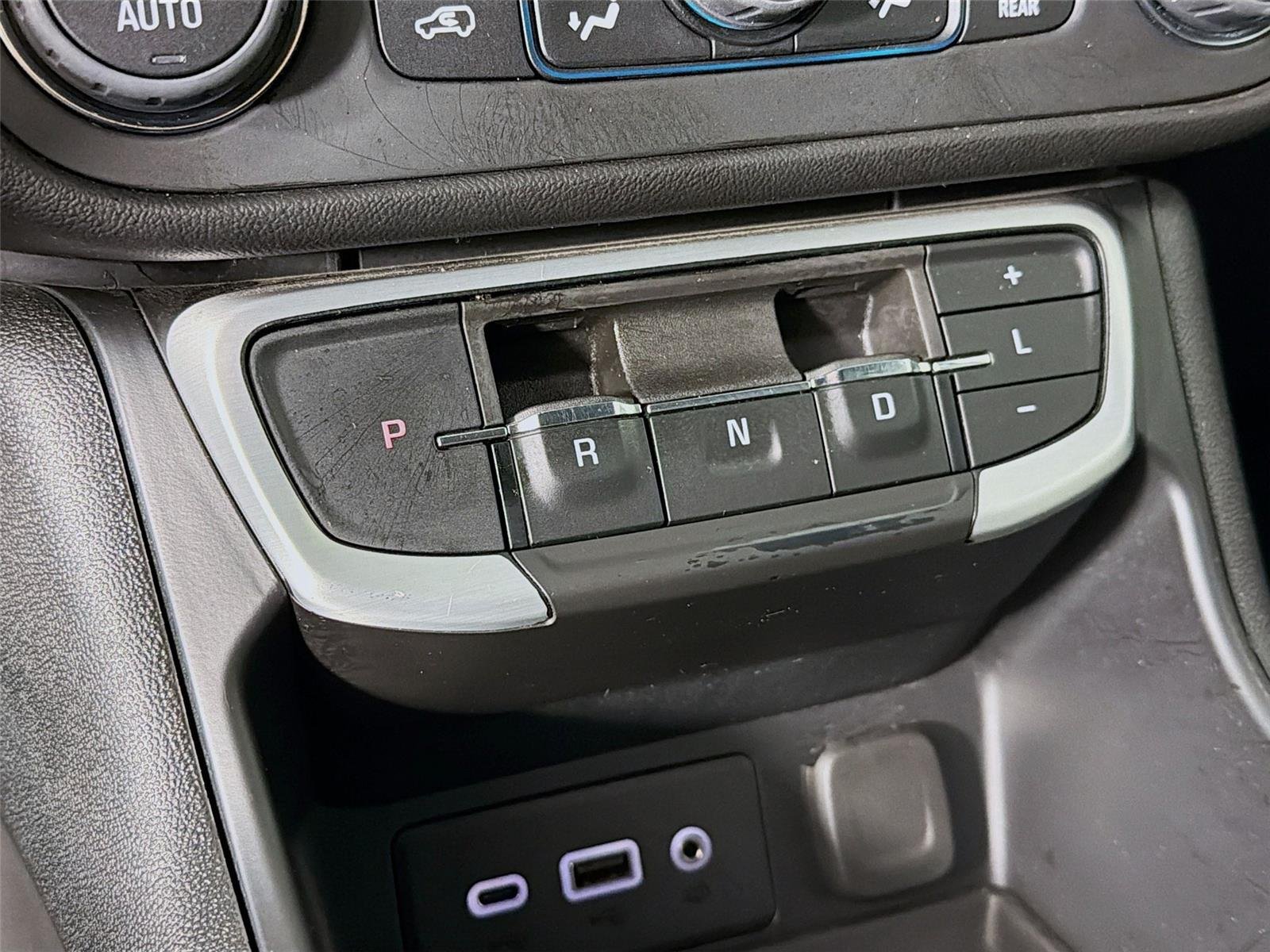 Used 2023 Sterling Metallic GMC SLE image 23