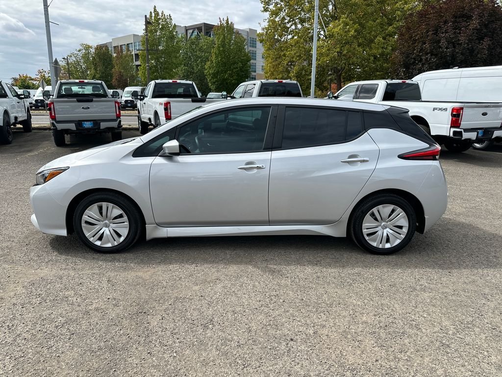 Used 2023 Silver Nissan S image 3