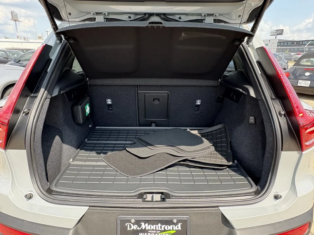2026 Volvo XC40 Plus - Photo 27