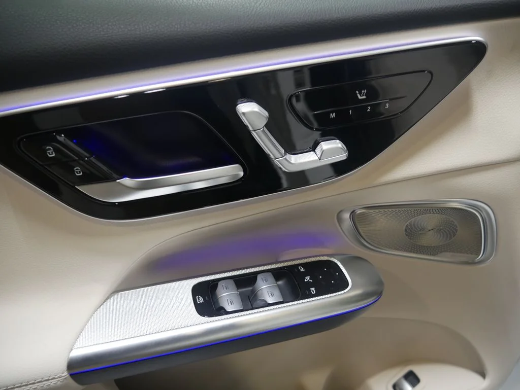 New 2026 Polar White Mercedes-Benz GLC 300 image 17