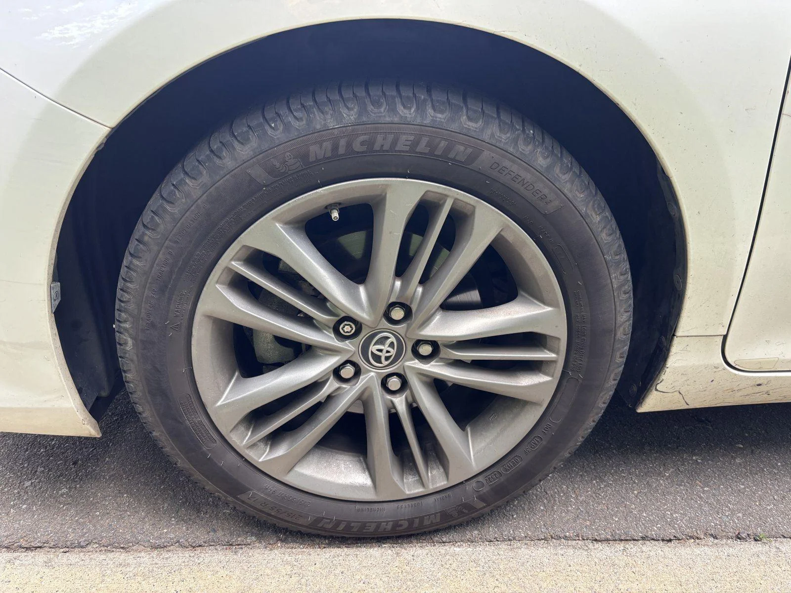 Used 2017 Blizzard Pearl Toyota SE image 6