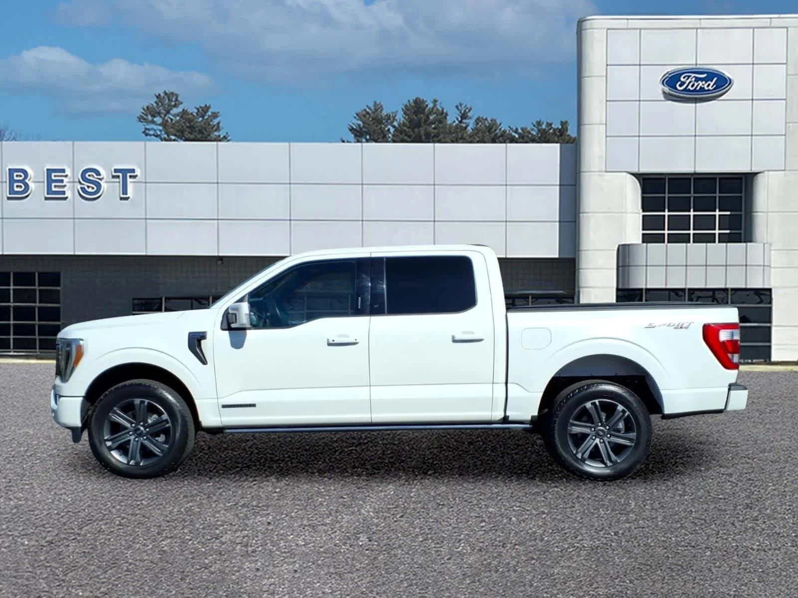 Used 2023 Star White Metallic Tri-Coat Ford LARIAT image 8