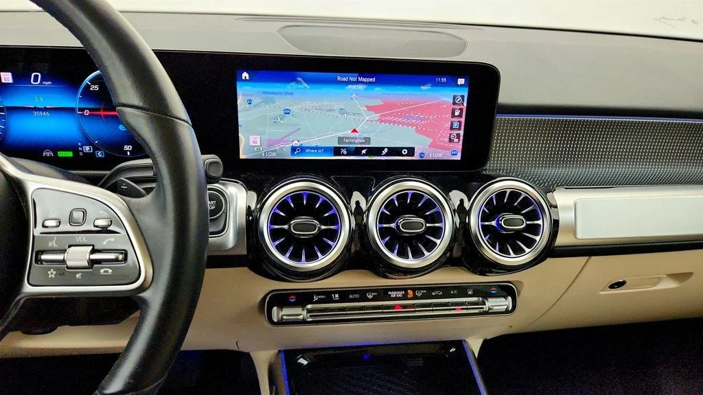 Used 2022 Polar White Mercedes-Benz EQB 300 4MATIC® SUV w/ Pinnacle Pkg & Driver Assistance Pkg Lite image 18
