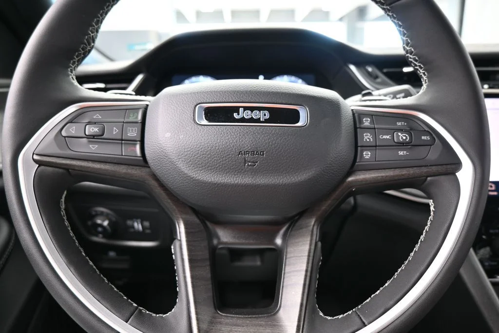 Used 2025 Silver Zynith Jeep Limited image 27