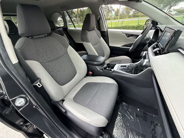 2021 Toyota RAV4 XLE - Photo 26