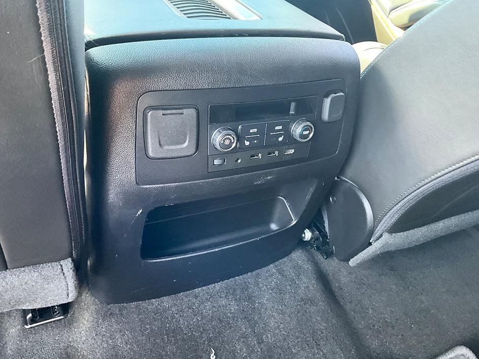 Used 2018 White GMC Denali image 31