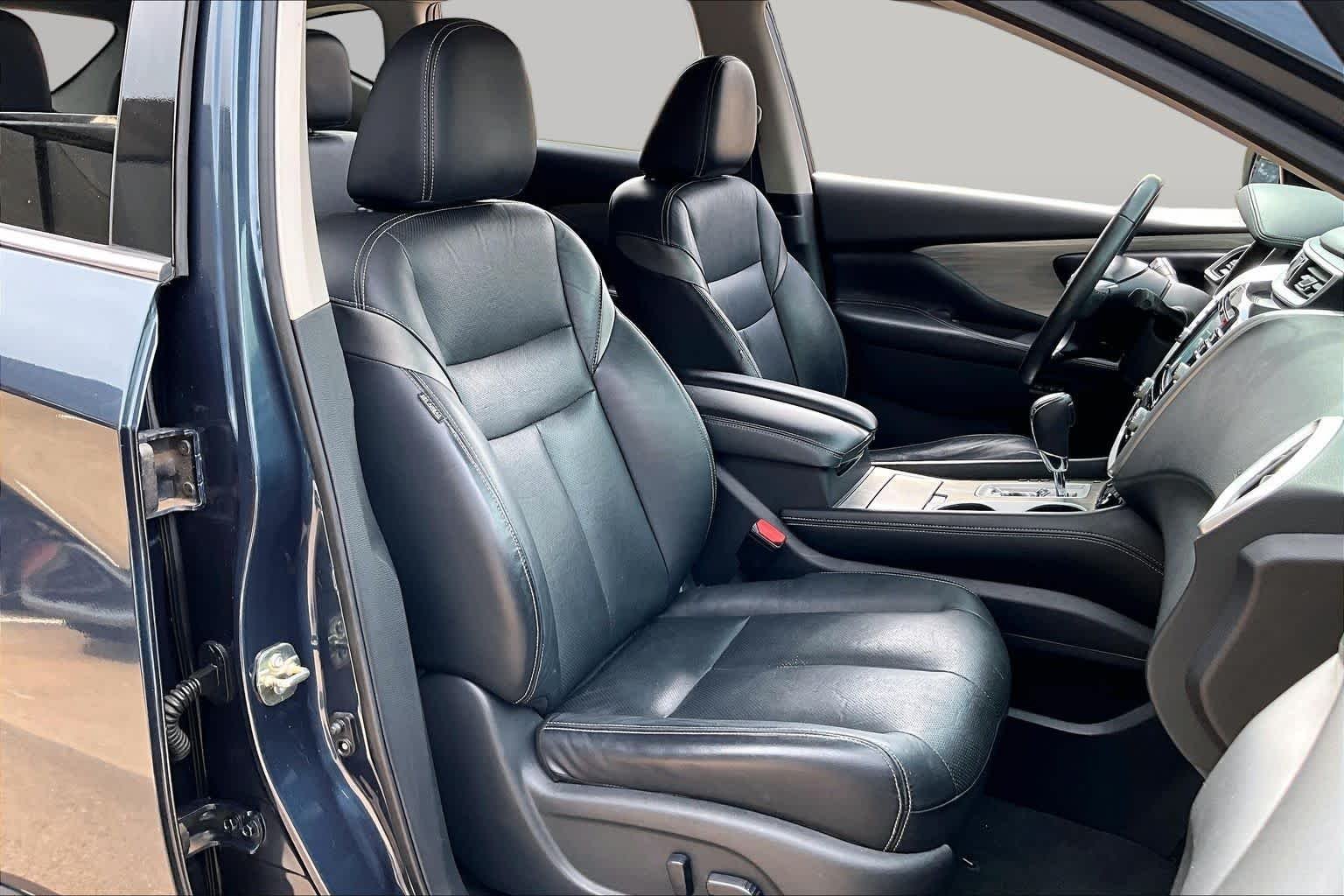 Used 2016 Arctic Blue Metallic Nissan SL image 9