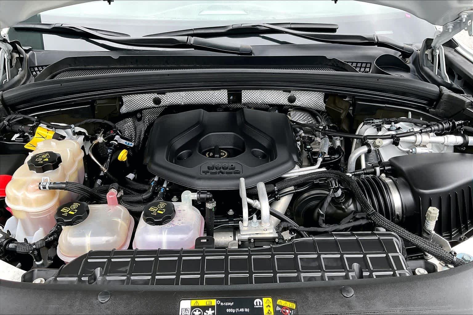 Used 2022 Bright White Clearcoat Jeep  image 29